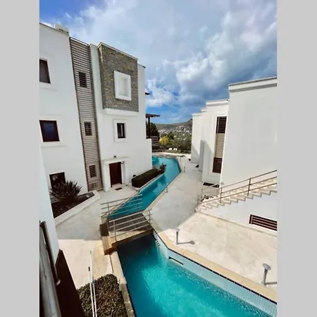 Summer House With Magnificent View In Turkbuku
